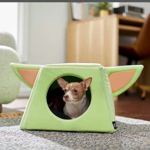 NIP Chewy Star Wars Maldalorian Cat Small Dog Pet Bed + R2D2 catnip toy - Picture 4 of 4